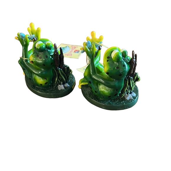 Character Collectibles Hip-Hoppers NIB Set of 2 Frog Figurines Dragonflies 3" - Picture 2 of 9